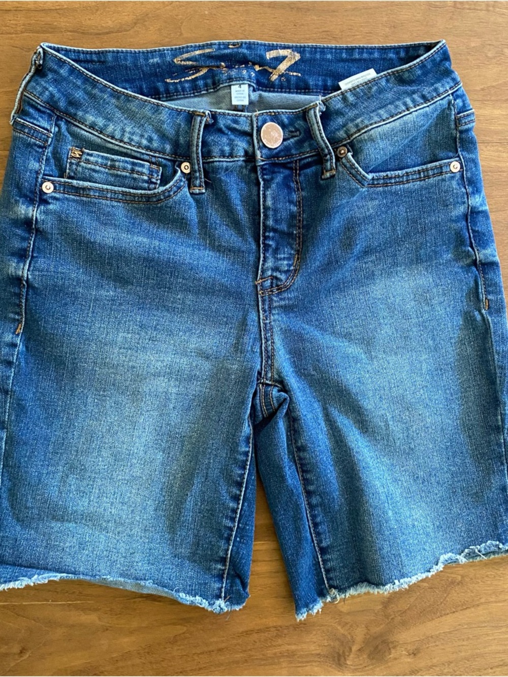 Seven7 Denim Shorts Women’s Size 26 Blue Mid Rise Stretch